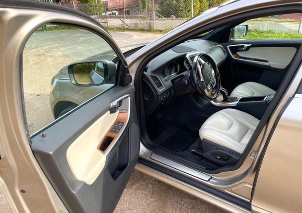 Volvo XC 60 cena 80000 przebieg: 204000, rok produkcji 2015 z Karpacz małe 92
